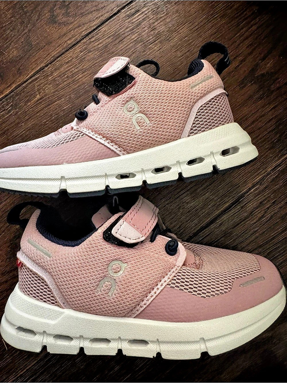 On Cloud Play Kids Pink & White Sneakers Girls US 10K